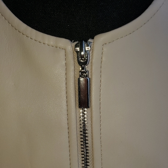 NWT ALFANI Vegan Leather ruffle sleeve jacket medium - Picture 4 of 8